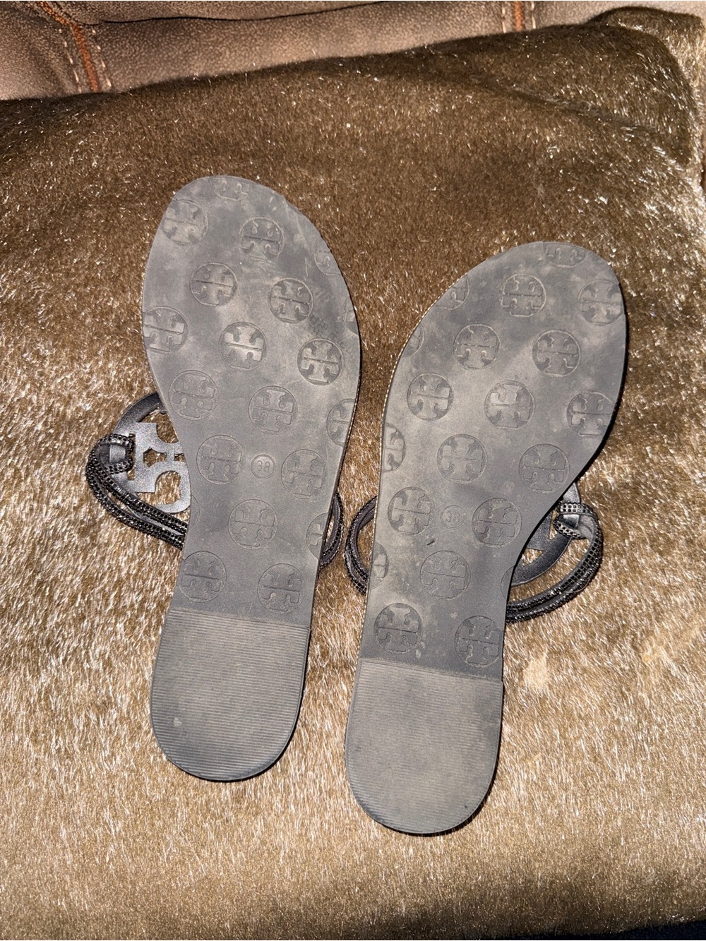 Tory Burch Black Logo Medallion Toe-Post Sandals - Picture 5 of 10